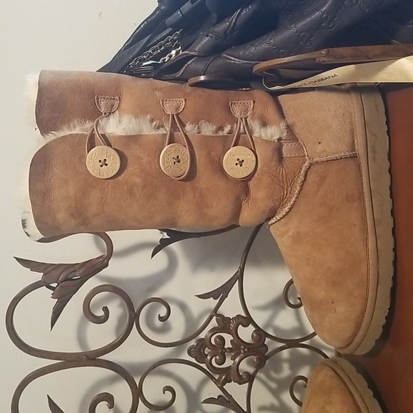 300🎁🎁🎁🎁🎁🎁🎁🎁🎁🎁UGG Premium Classic Tall 3-Button Boots / chestnut - Picture 2 of 10